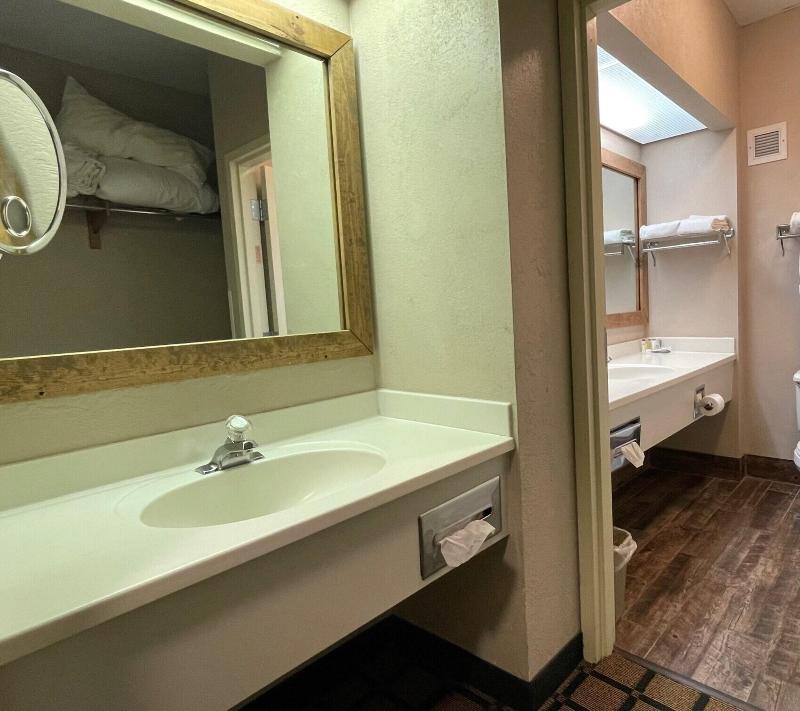 Baymont By Wyndham West Plains image