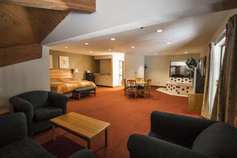 Baymont By Wyndham Harvard image