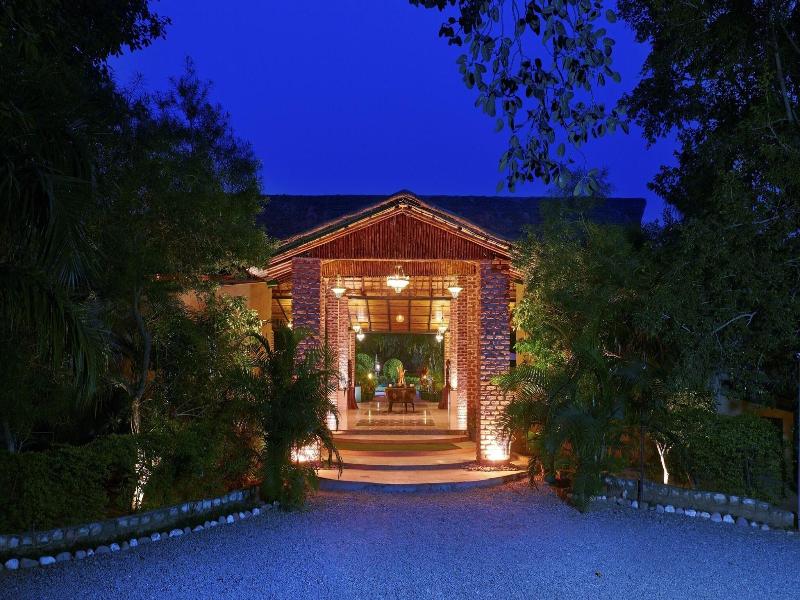 Acorn Hideaway Resort & Spa