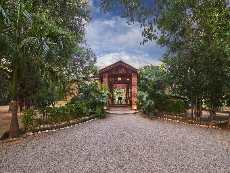 Acorn Hideaway Resort & Spa