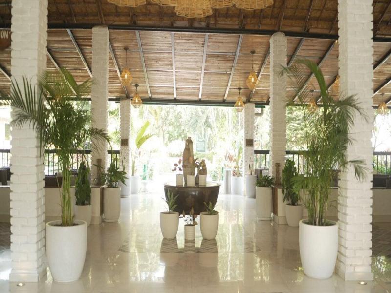 Acorn Hideaway Resort & Spa