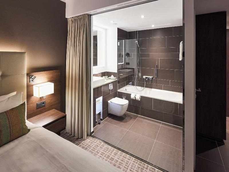DOUBLE GUEST ROOM KING BED