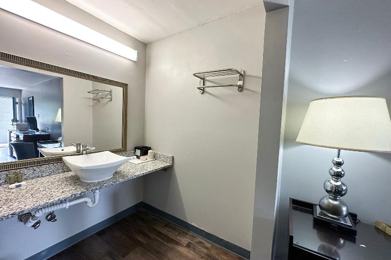 Executive Inn Ridgeway I-77 image