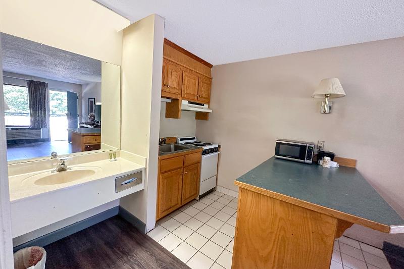 Executive Inn Ridgeway I-77 image