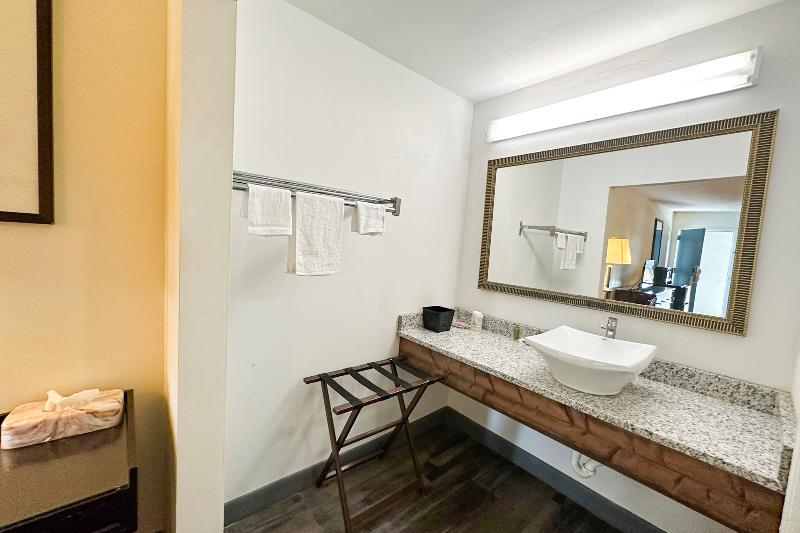 Executive Inn Ridgeway I-77 image