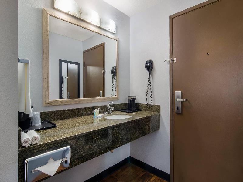 Quality Inn & Suites Silverdale Bangor-Keyport image