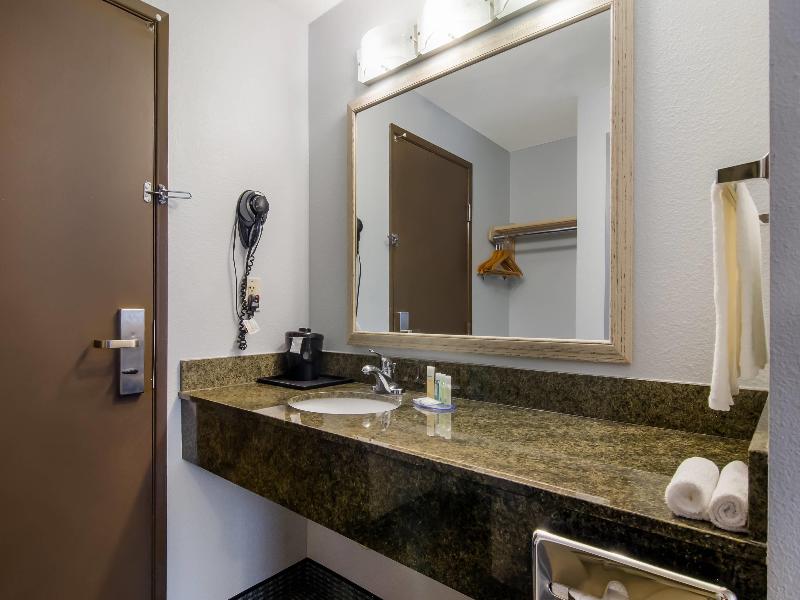Quality Inn & Suites Silverdale Bangor-Keyport image
