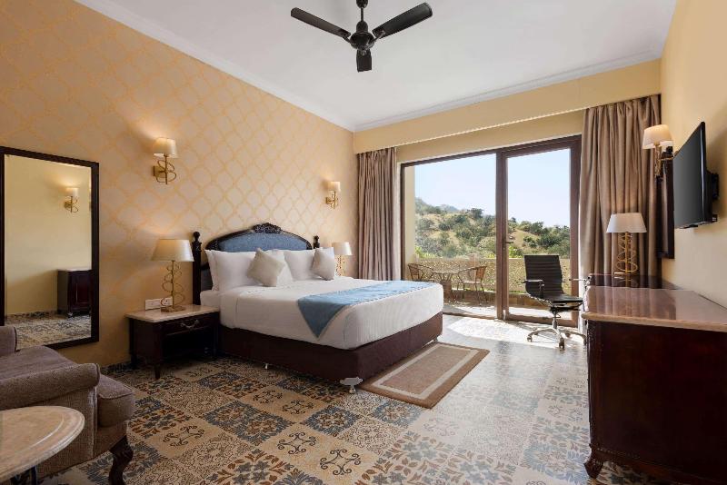 Room DELUXE LAKE VIEW