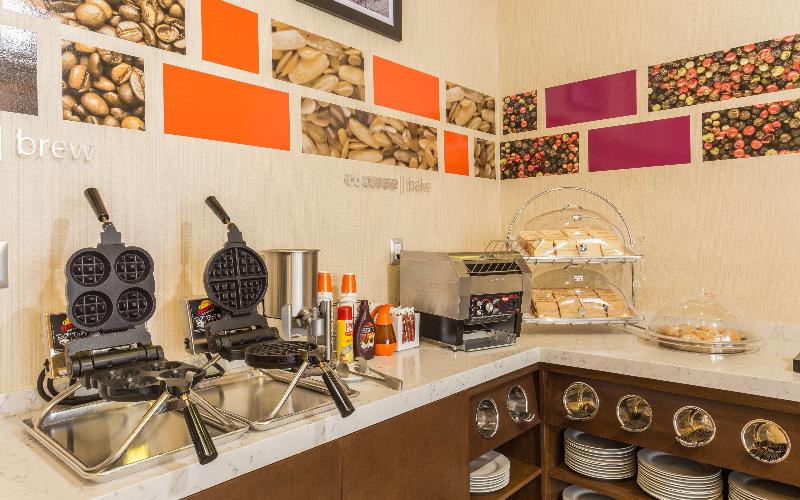 Hampton Inn by Hilton Tijuana image