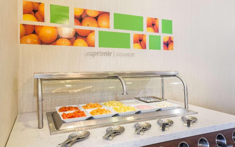 Hampton Inn by Hilton Tijuana image
