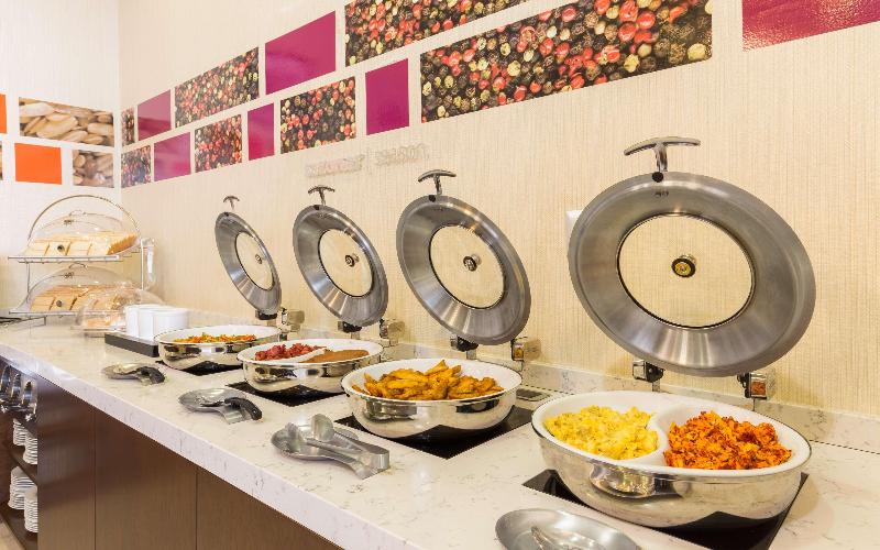 Hampton Inn by Hilton Tijuana image