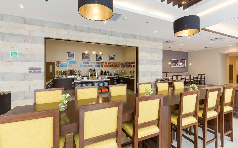 Hampton Inn by Hilton Tijuana image