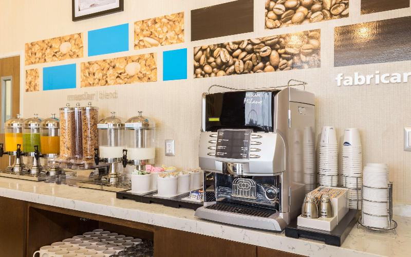 Hampton Inn by Hilton Tijuana image