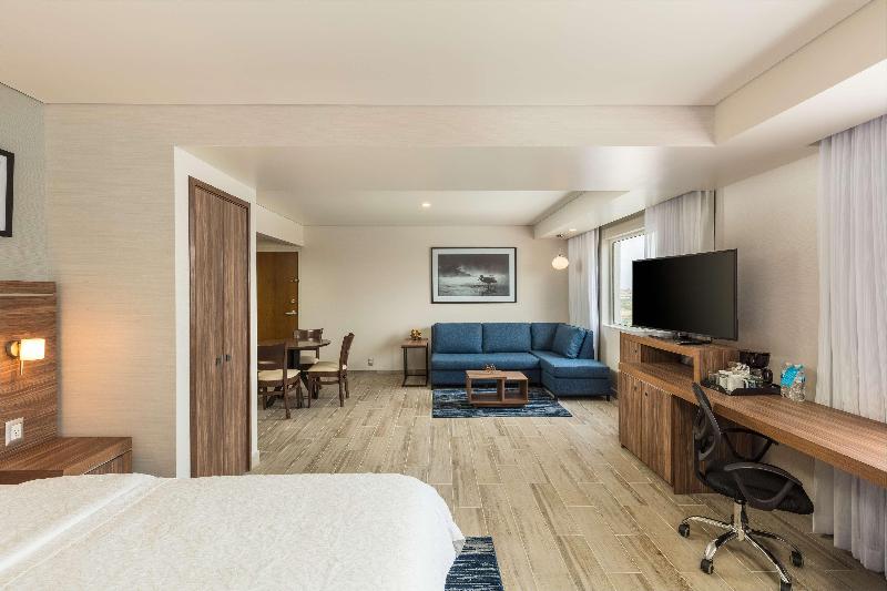 Hampton Inn by Hilton Tijuana image