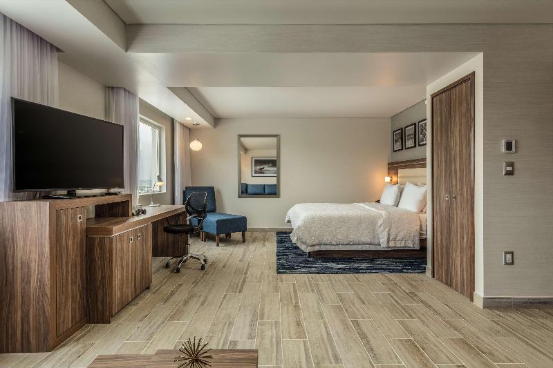 Hampton Inn by Hilton Tijuana image