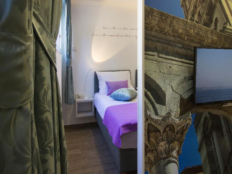 Studio Apartments 4 You In Split image