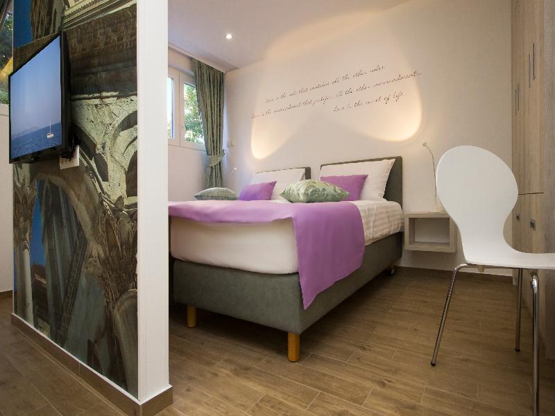 Studio Apartments 4 You In Split image