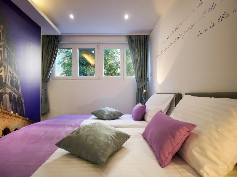 Studio Apartments 4 You In Split image