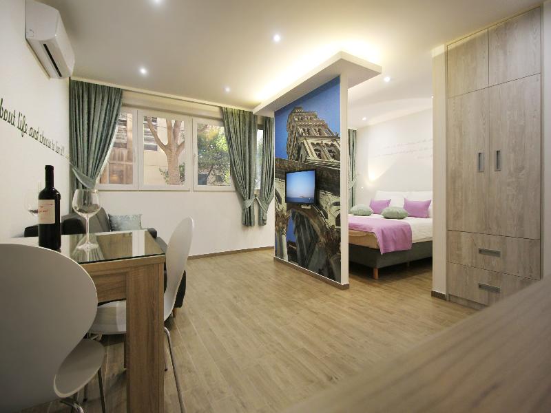 Studio Apartments 4 You In Split image