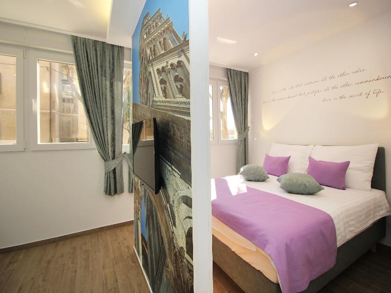 Studio Apartments 4 You In Split image