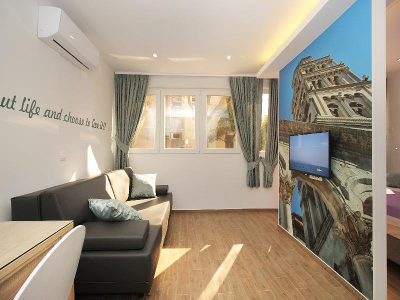 Studio Apartments 4 You In Split image