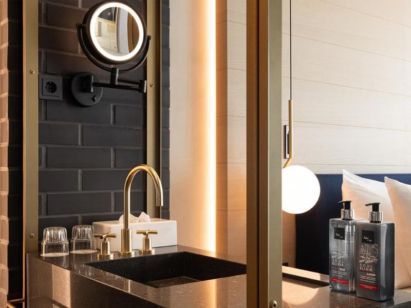 Ruby Emma Hotel Amsterdam by IHG image