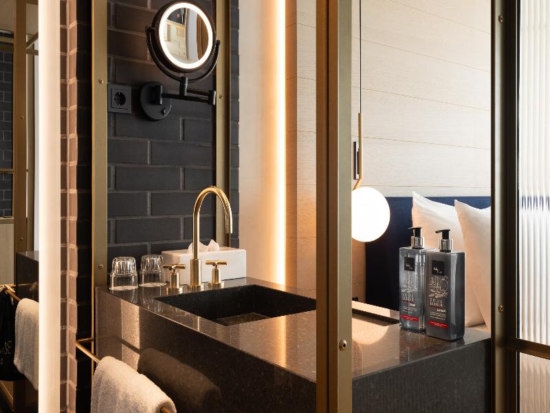 Ruby Emma Hotel Amsterdam by IHG image