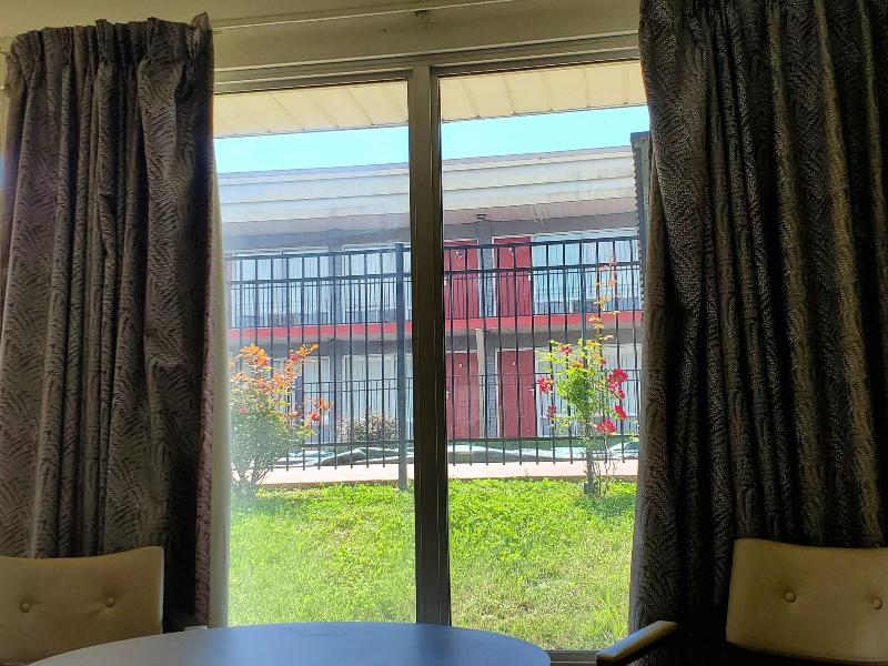 Knights Inn Frankfort — photo 4