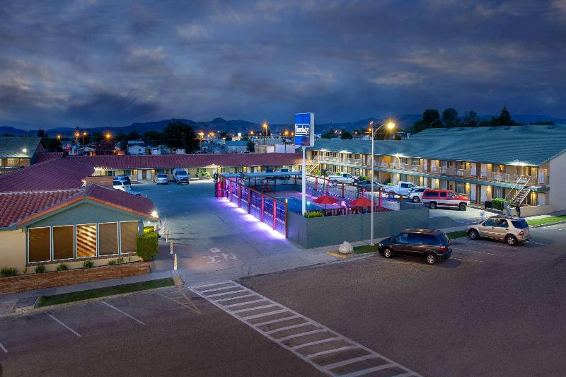 Travelodge By Wyndham Hawthorne image