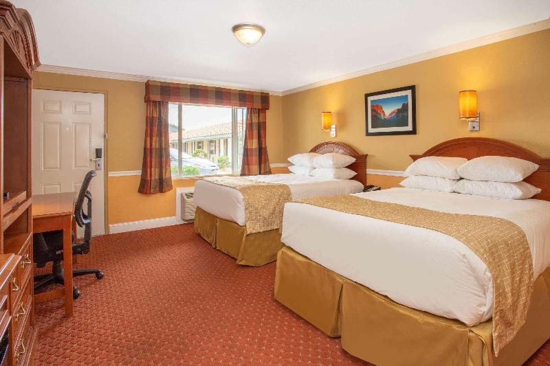 Travelodge By Wyndham Hawthorne image 8