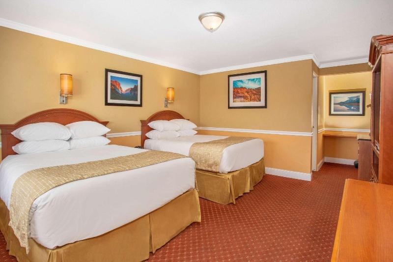 Travelodge By Wyndham Hawthorne image