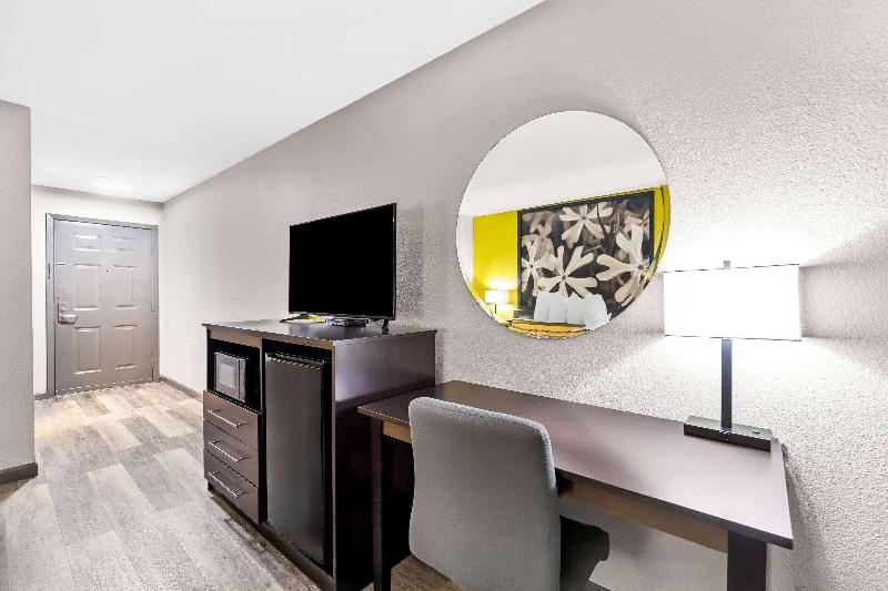 Super 8 by Wyndham Paragould image