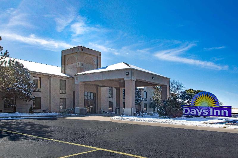 Days Inn & Suites by Wyndham Cuba image