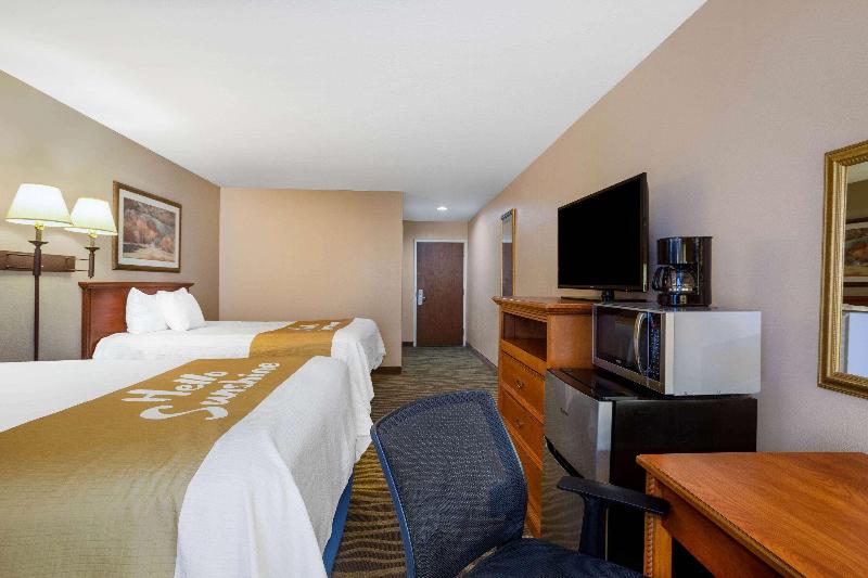 Days Inn & Suites by Wyndham Cuba image 9