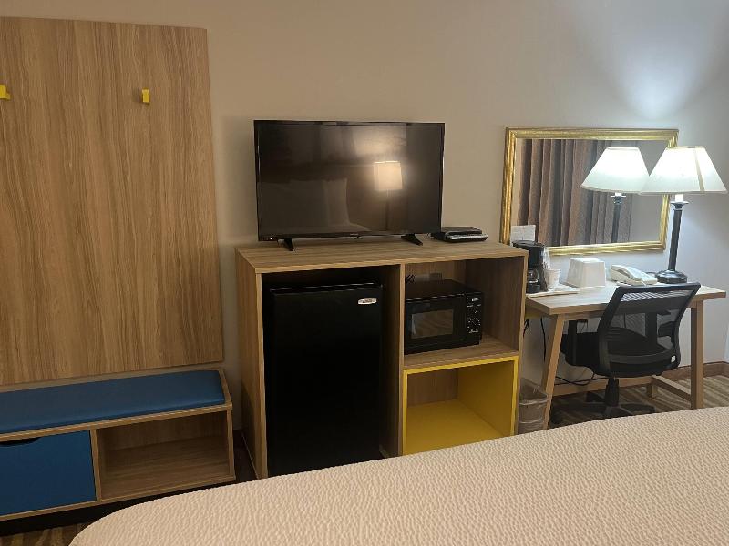 Days Inn & Suites by Wyndham Cuba image