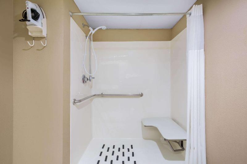 Days Inn & Suites by Wyndham Cuba image