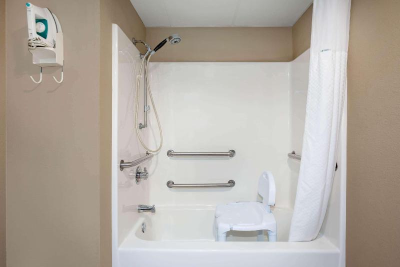 Days Inn & Suites by Wyndham Cuba image