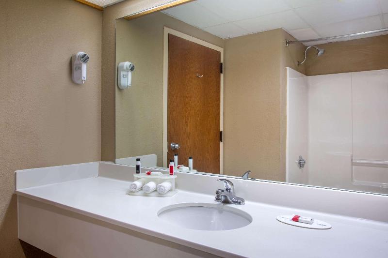 Days Inn & Suites by Wyndham Cuba image 8
