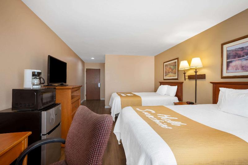 Days Inn & Suites by Wyndham Cuba image 6