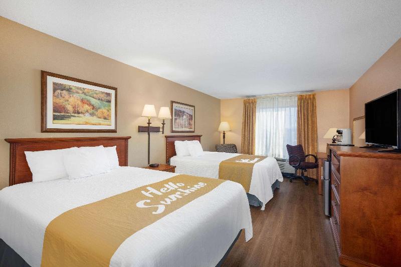 Days Inn & Suites by Wyndham Cuba image 1