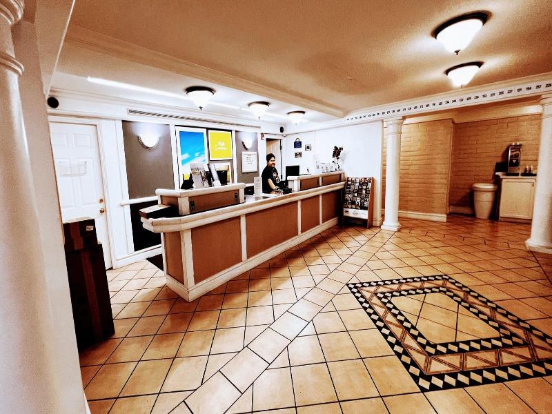 Days Inn by Wyndham Sulphur West