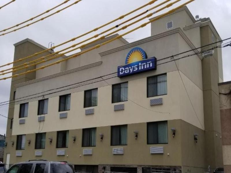 Days Inn by Wyndham Brooklyn Marine Park image