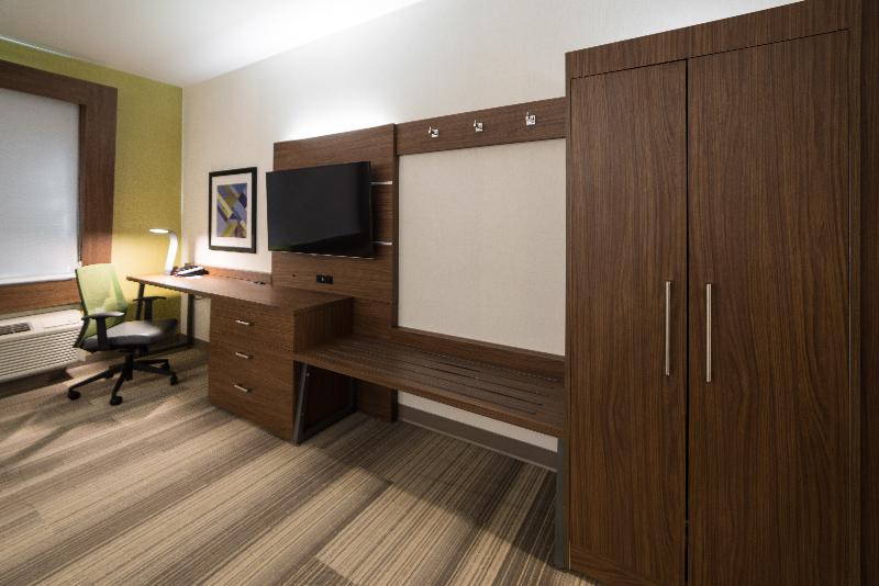 Holiday Inn Express and Suites West Edmonton-Mall