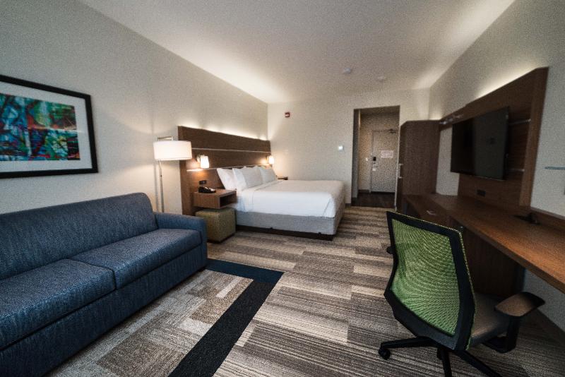 Holiday Inn Express and Suites West Edmonton-Mall
