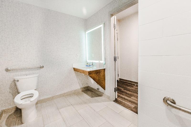 Holiday Inn Express and Suites West Edmonton-Mall image