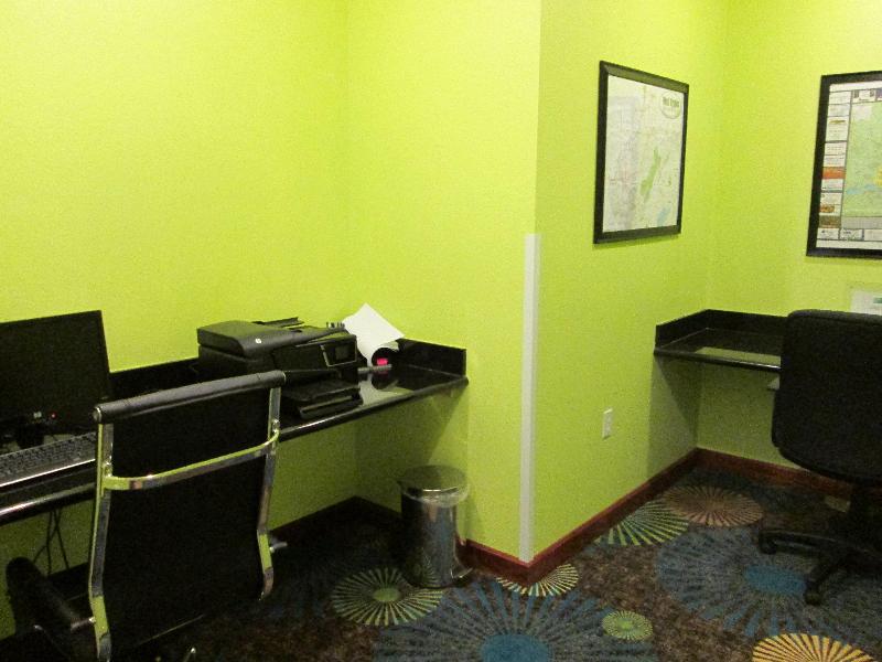 Holiday Inn Express Newell-Chester WV