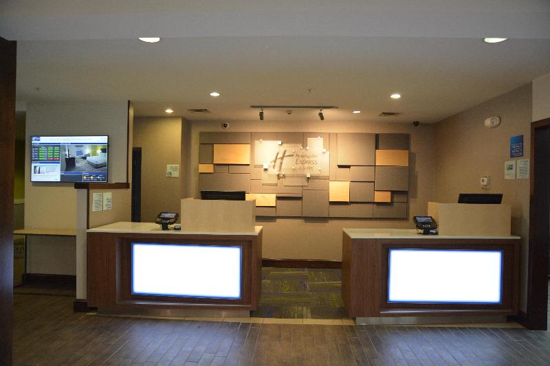Holiday Inn Express and Suites Caryville image