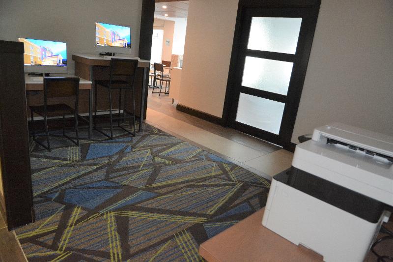 Holiday Inn Express and Suites Caryville image