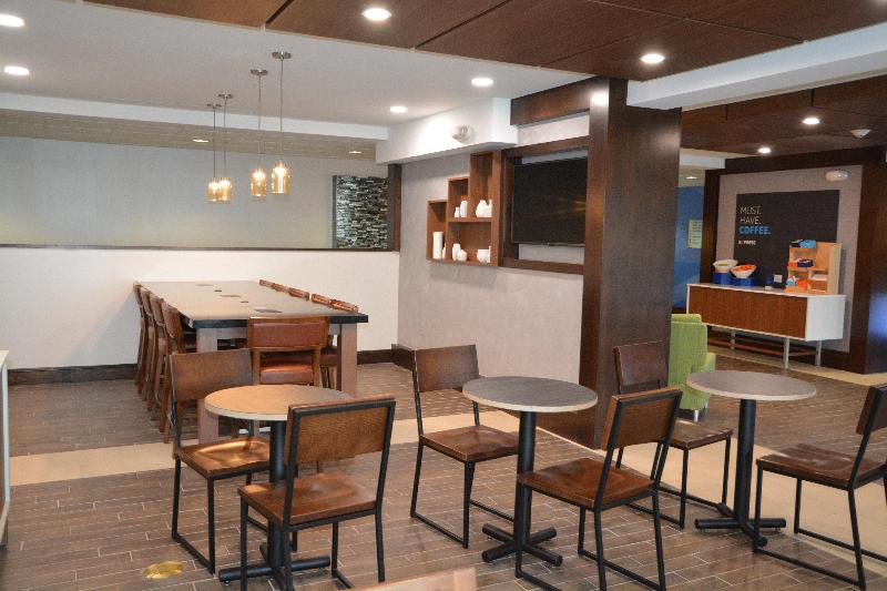 Holiday Inn Express and Suites Caryville image