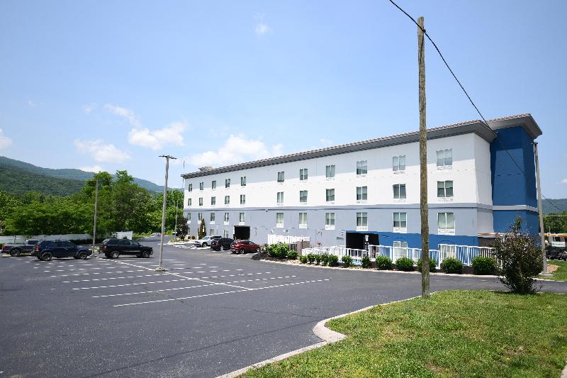Holiday Inn Express and Suites Caryville image